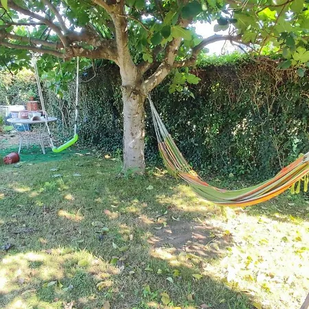 Casa Grande Con Jardin