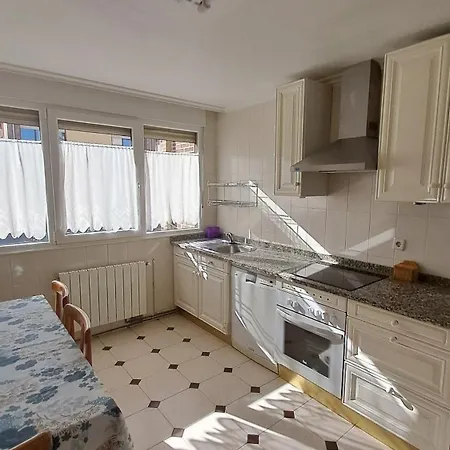 Casa Grande Con Jardin