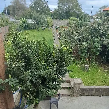 Casa Grande Con Jardin Hébergement de vacances Santa Cruz De Bezana