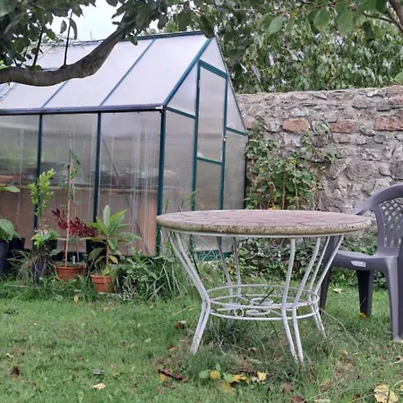 Casa Grande Con Jardin
