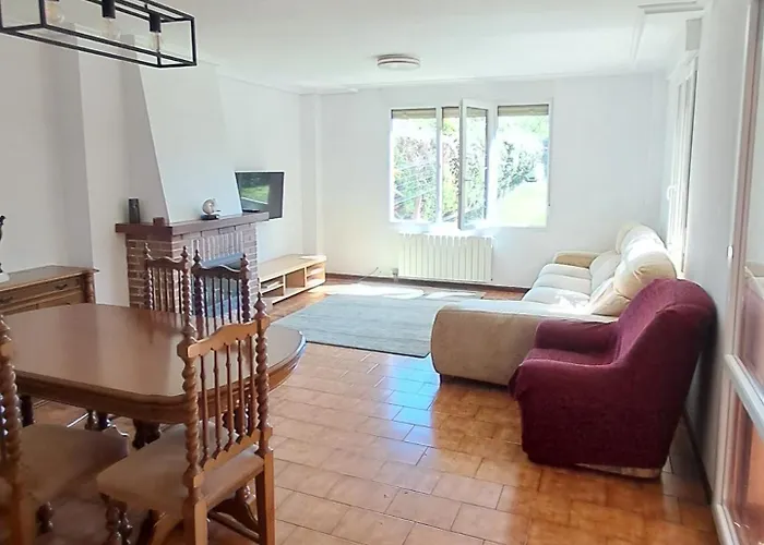 Casa Grande Con Jardin Holiday home *